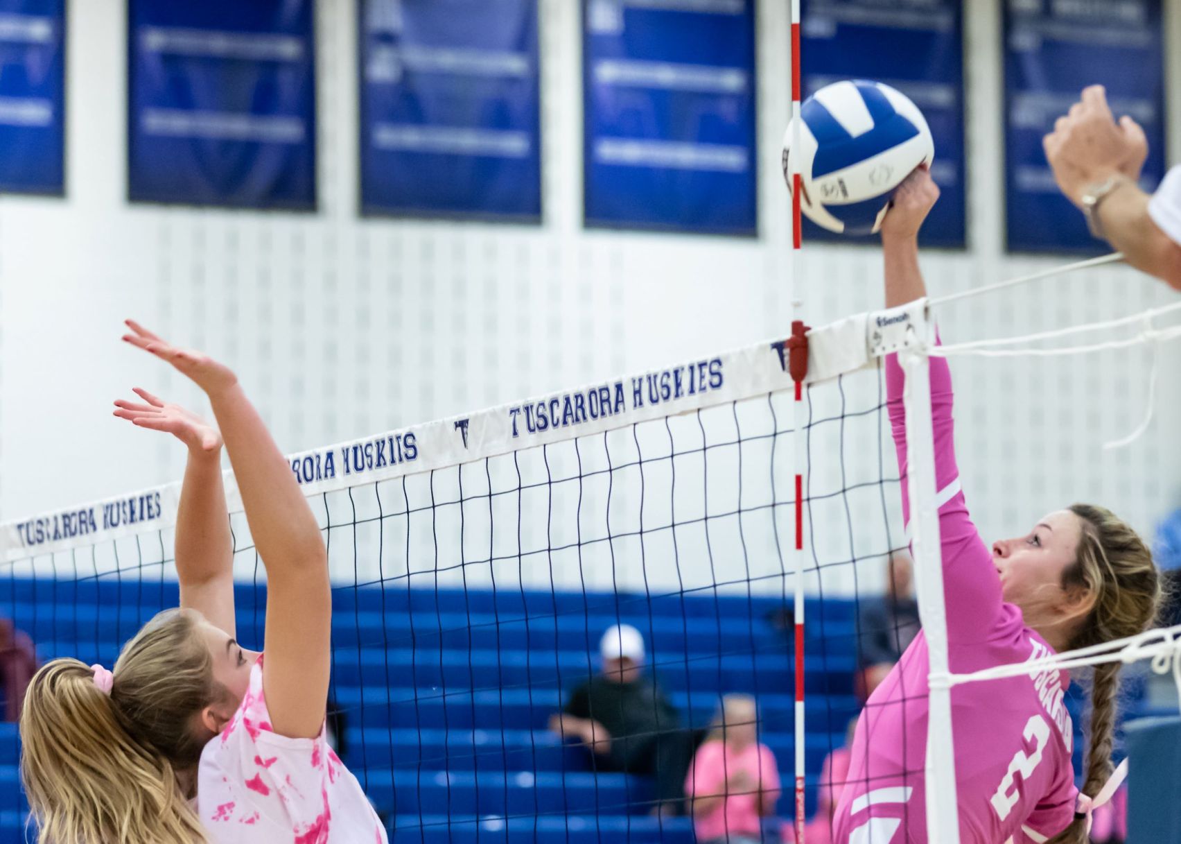 THS v BRHS dig pink_14.jpg